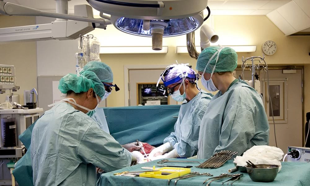 Θεσσαλονίκη: Έκανε μπουζούκια χειρουργική αίθουσα την ώρα της επέμβασης